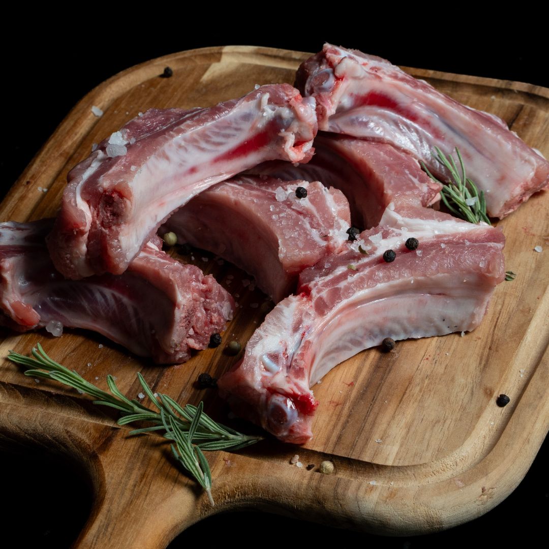 Tira de costillas en chuletas