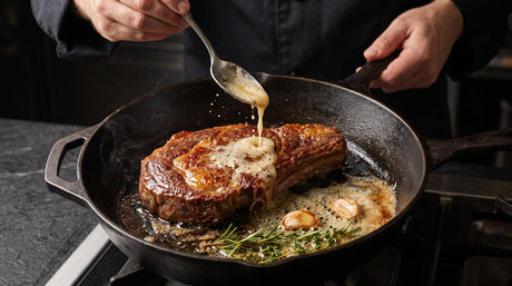🥩 Truco Terra: añade la mantequilla, el ajo y las hierbas al final del cocinado