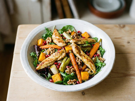 Ensalada templada de pollo de corral y verduras de invierno